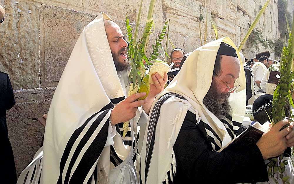 Feasts of the Tabernacle at western wall in Jerusalem