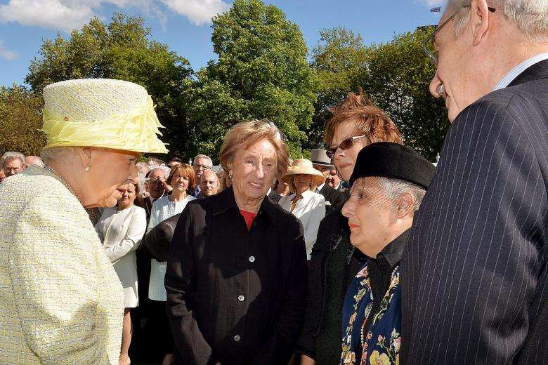 Queen Elizabeth meets holocaust survivors