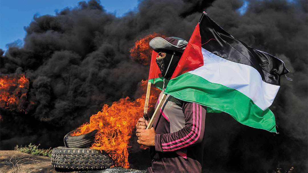 Palestinian demonstrators burn tires