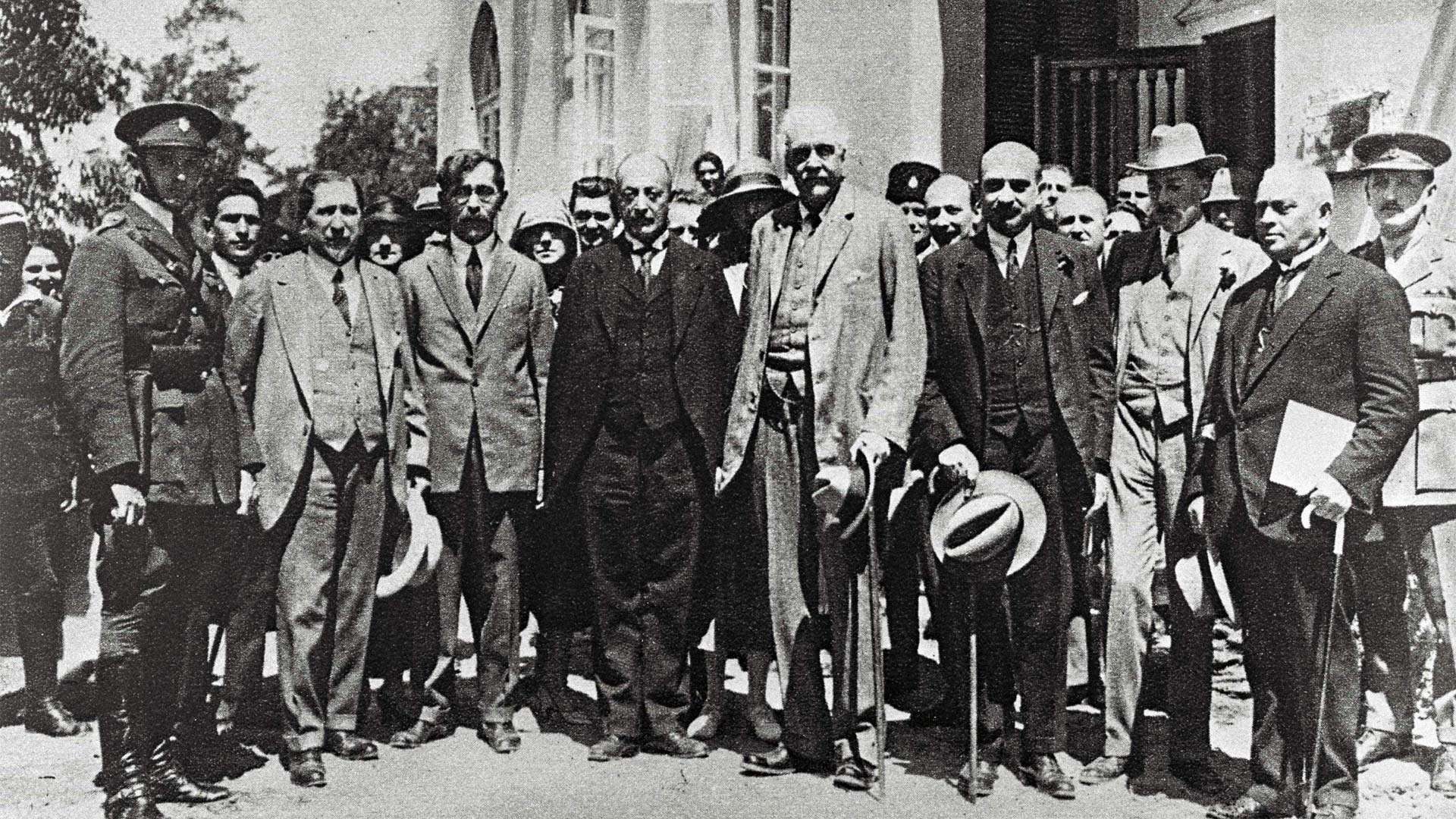 Arthur Balfour in Group Photo Tel Aviv, 1925